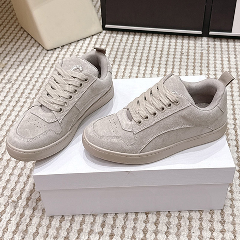 Retro Suede Low Top Board Shoes High Quality Suede Leather Upper Delicate Texture Daily Commuting Mens Womens Sports Shoes