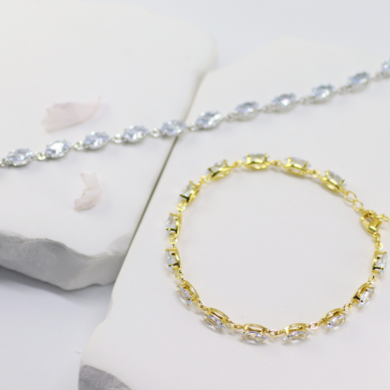 Korean-Style Fashionable High-End Leaf-Shaped Cubic Zirconia Bracelet Women, Copper Plated With 18K Gold, Exquisite Design, Trendy And Versatile For