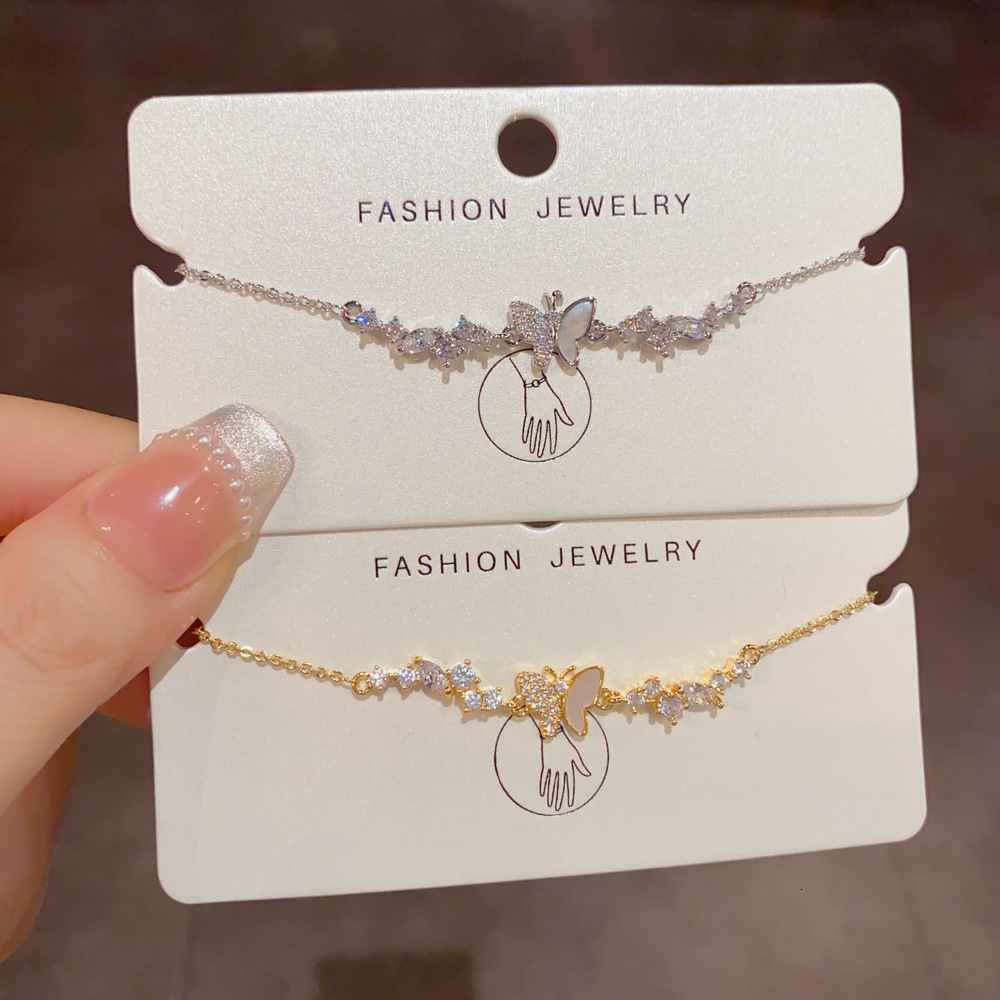 Bracelet luxueux avec zircons cubiques éblouissants, bracelet à breloques papillon en nacre