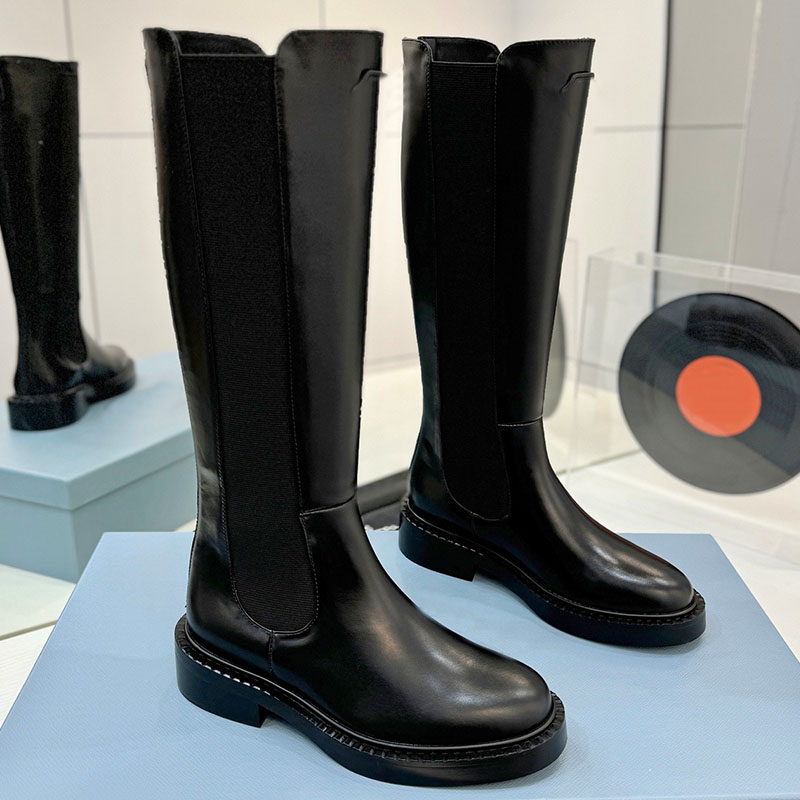 Botas de cuero para mujer Diseñador de lujo Botas altas modernas Retro Correas elásticas laterales brillantes Punta redonda Tacón plano Desplazamien