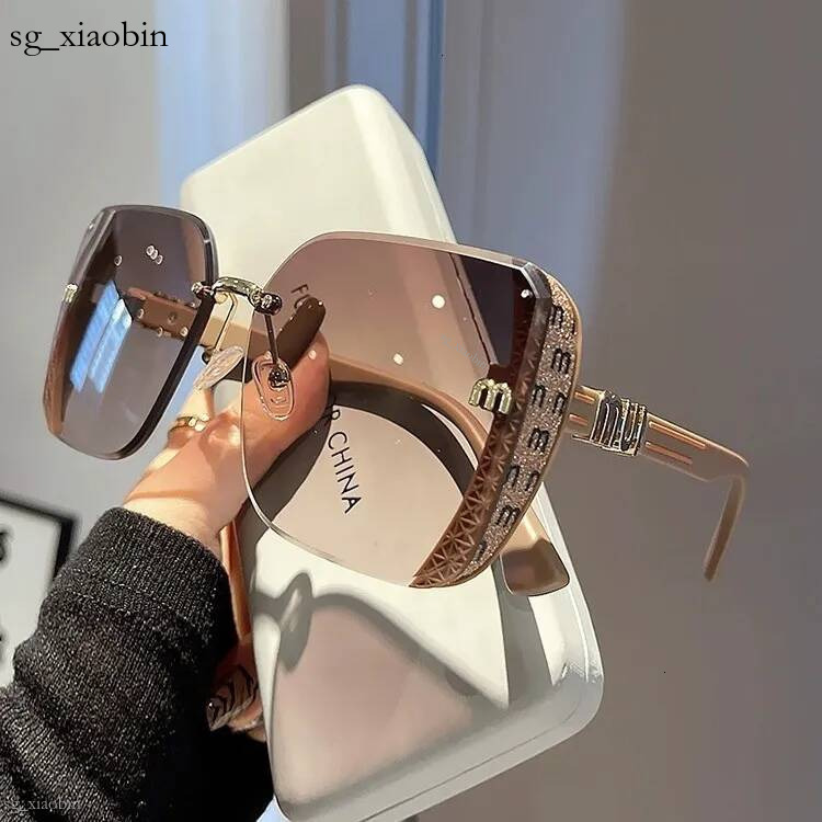 2026 New Designer Luxury Brand Brown M type UV Resistant Men And Women PC Style Sunshade Glasses For Street Photography Sunglasses Hot