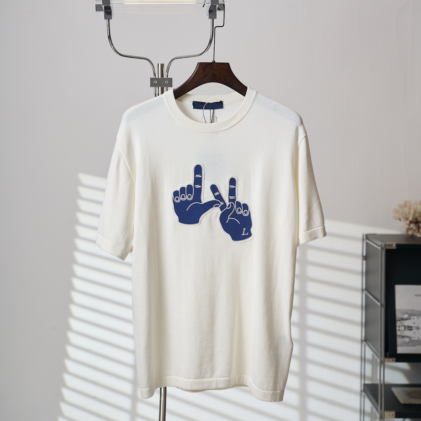 Designer brand clothing, high-quality men's white round neck knitted short sleeved shirt, blue creative palm patch embroidered top, unisex loos