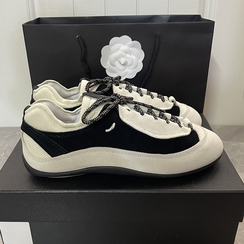 Chaussures d'entraînement décontractées rétro en daim contrasté noir et blanc pour femmes d'automne et d'hiver, chaussures de sport plates polyva