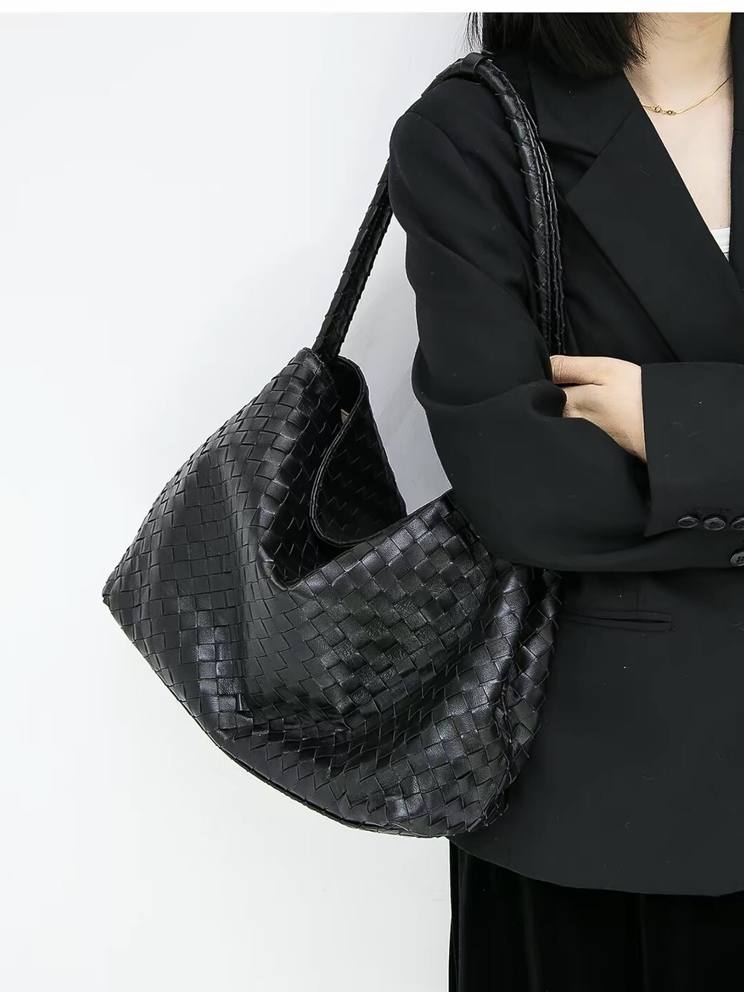 Luxury Vintage Designer Bag New Korean Style Niche Handcrafted Matte Leather Shoulder With Large Capacity Suitable Commuting And Designed As A Tote