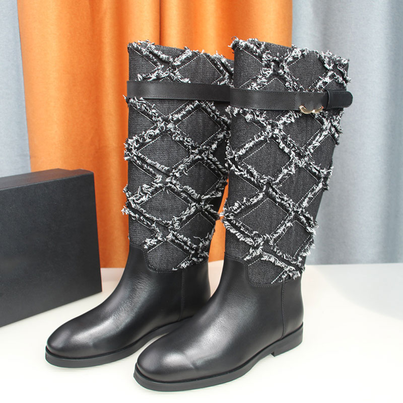 Ladies Half Boots Designer Diamond Grid High Boot Womens Metal Decoration Fashion Boots Round Head Patchwork Sheepskin Lining Flat Boot Rubber Outso