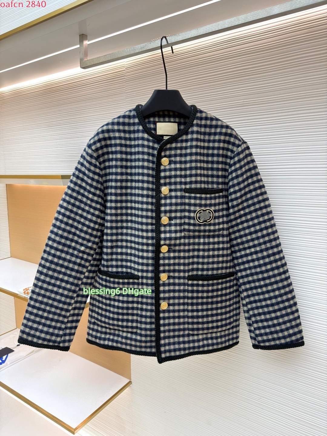 Designer men's round neck plaid wool jacket with double-sided buttons embroidered badges coarse tweed women's jacket contrasting long slee