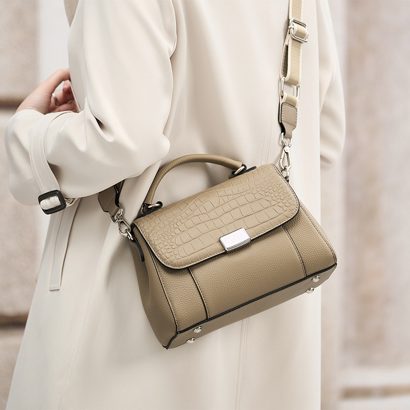 OC810M85 Womens Crossbody Bag NANO Handbag Classic Pattern Texture Coated Canvas Genuine Leather Phone Pouch MINI Boston Bags Letter