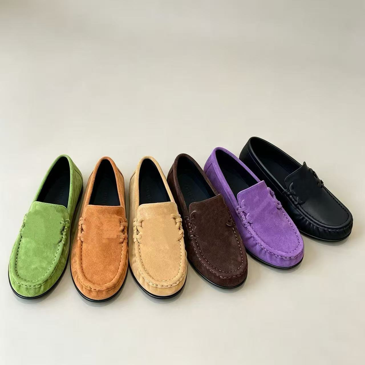 Top nouvelles femmes mocassins de créateurs chaussures plates en daim de haute qualité slip coloré sur mocassins de conduite semelle souple dames