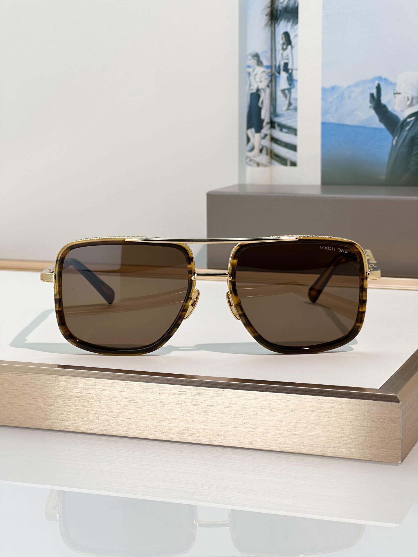 Luxury Designers Womens Sunglasses For Women Men Sun Glasses Mens Designer ONE DRX-2030 Fashion Style Protects Eyes Random Box