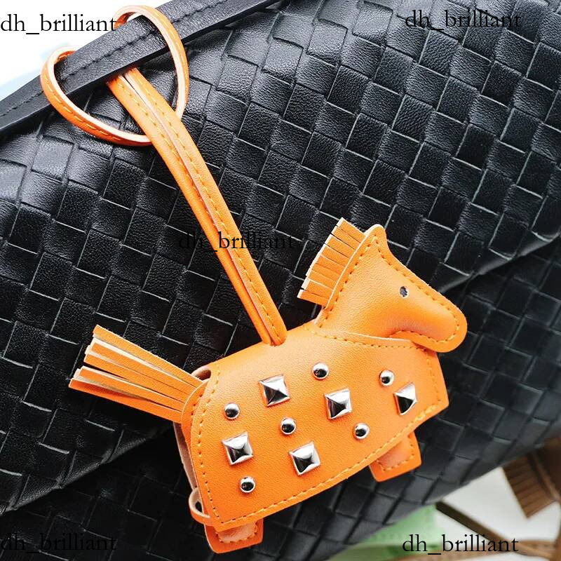 Sac Charme Porte-clés Rivet En Cuir Cheval Pendentif Mignon Cape Poney Sac À Main Décor Voiture Cintre Accessoire De Mode pour Femmes Filles Cade