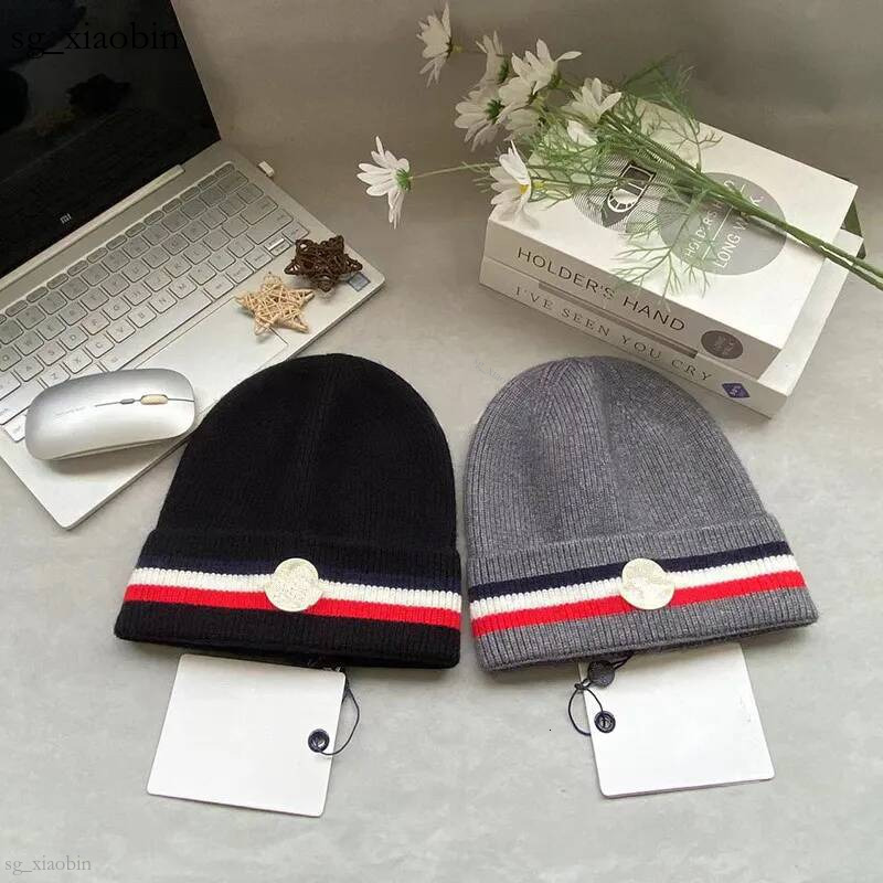 High quality fashion new knitted autumn and winter warm woolen hat cold weather versatile knit cap Hot