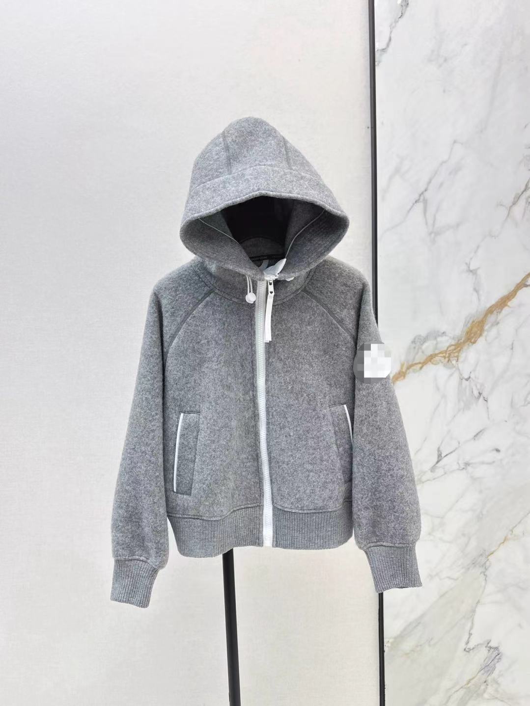 2026 Brand Same Style Short Women Coat Designer Hooded Fleece For Womens 102304