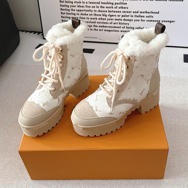 Laureate Platform Desert Boot Designer Womans Luxury Beige Cowhide Wool Interior Short Boots Womens Autumn Winter Warm Wearing Short Boots