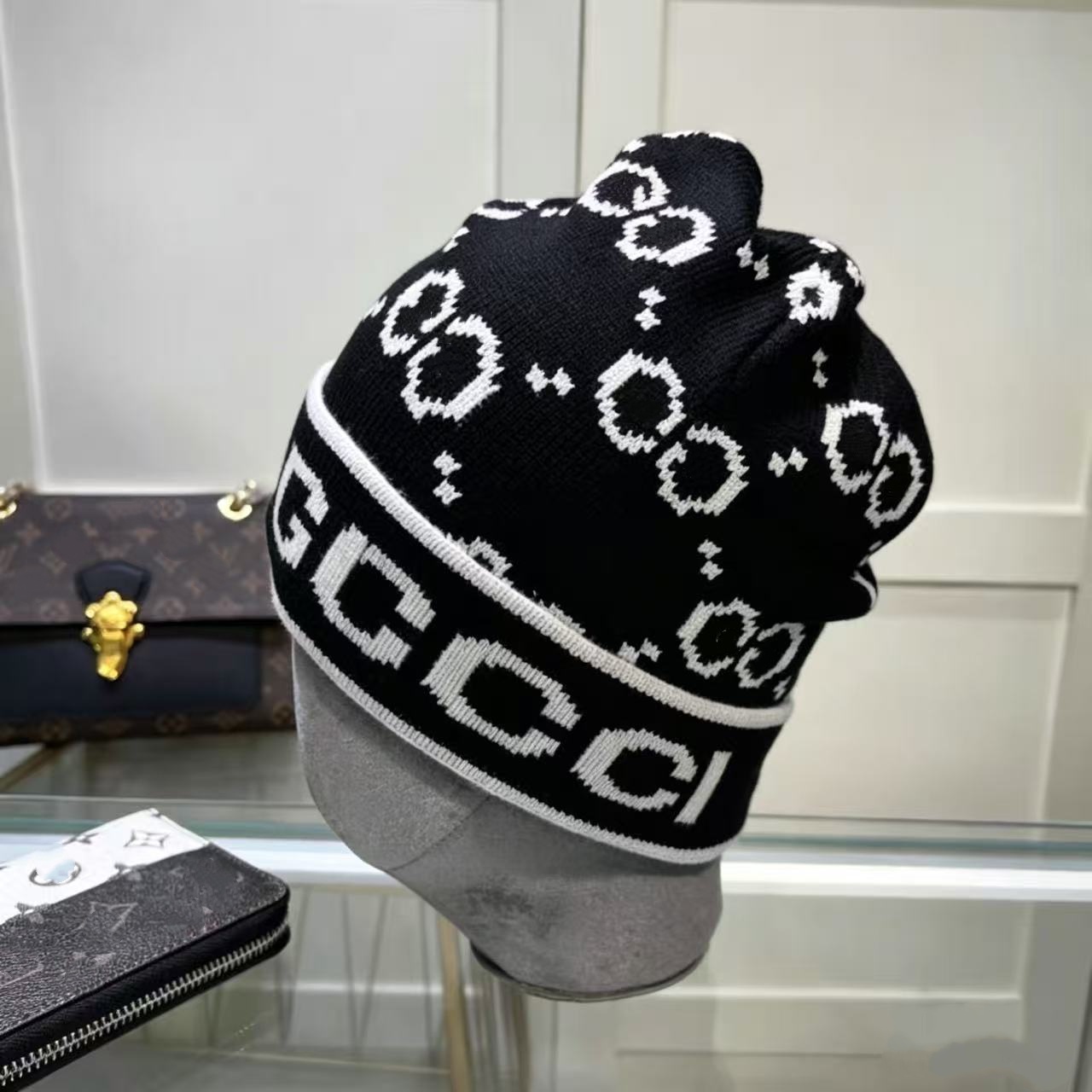 Luxury beanie hat Unisex Knit Beanie Hat Winter Warm Letter Jacquard Skull Cap Casual Outdoor Ski Hat for Men Women Daily Wear
