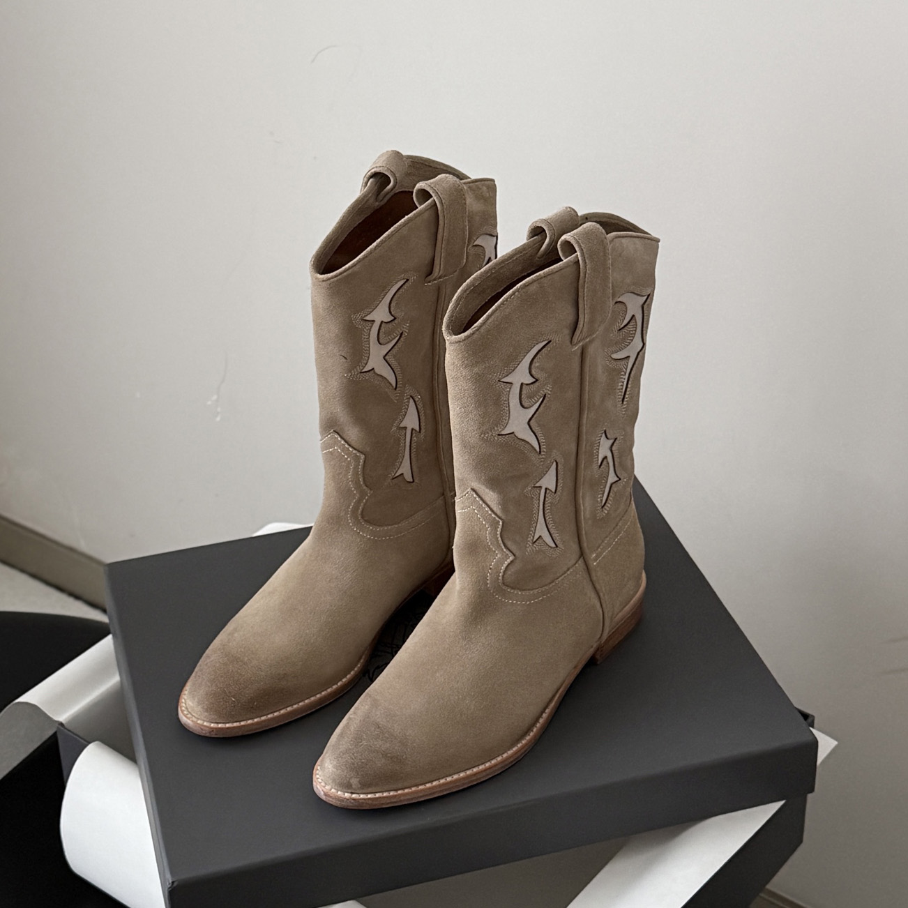 Women Retro Western Mid Calf Boots, Suede Leather Stitch Embroidery Pull On Cowboy Booties, Trendy Casual Shoes For Daily Outfit And Country Style P