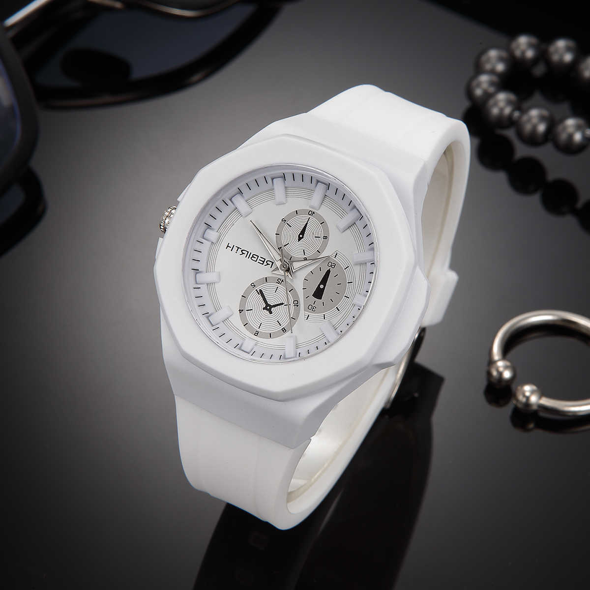 Strap Wristwatches Unisex Simple Silicone and Stylish Quartz Watch L261024