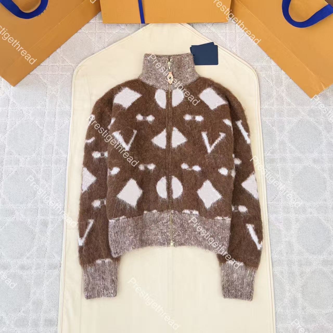 26 Fall/Winter New Jacquard Half-Turtleneck Knit Cardigan Designer High-Quality Women's Jackets Seahorse Fur Vintage Pattern Plush Zipper Cardi