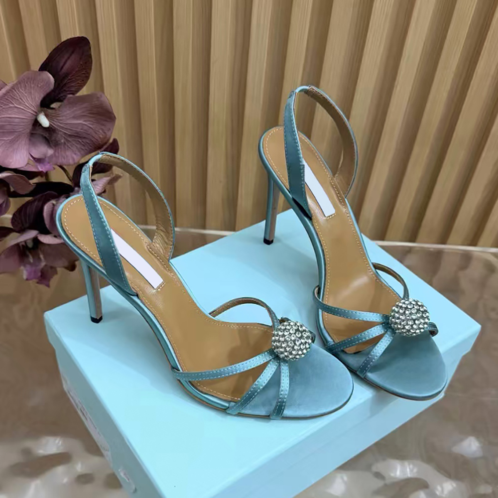 Luxuriöse Designer-Slingback-Sandalen aus mintgrünem Satin, überkreuzte, dünne Riemen, Peep-Toe-Stiletto-Absätze mit funkelnden Strass-Kugeln, Hochz