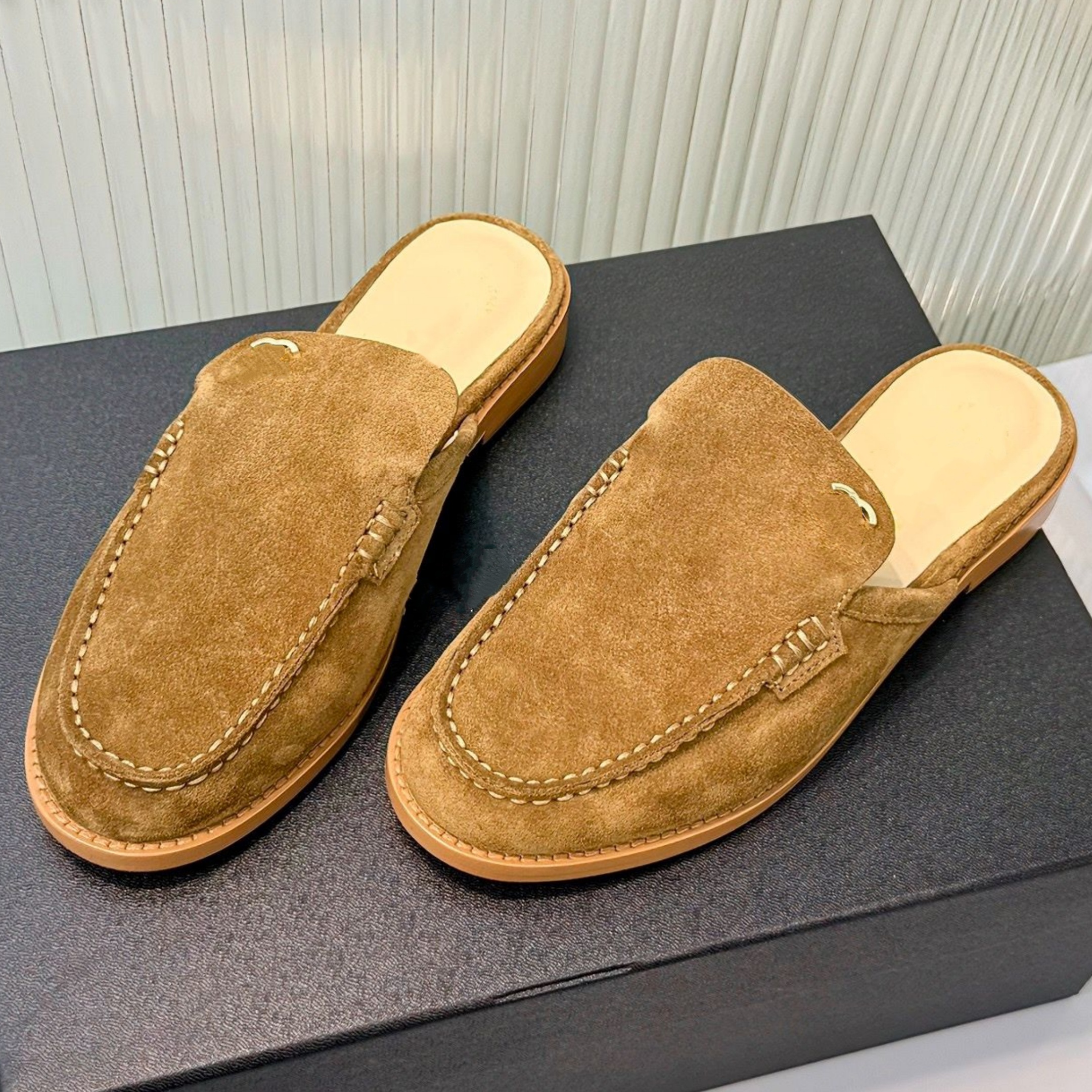Suede leather loafer house slipper Designer dress shoe Women Luxury thong Sandal Scuffs Casual comfort Mary Jane brand wed beach shoes Outdoor sport