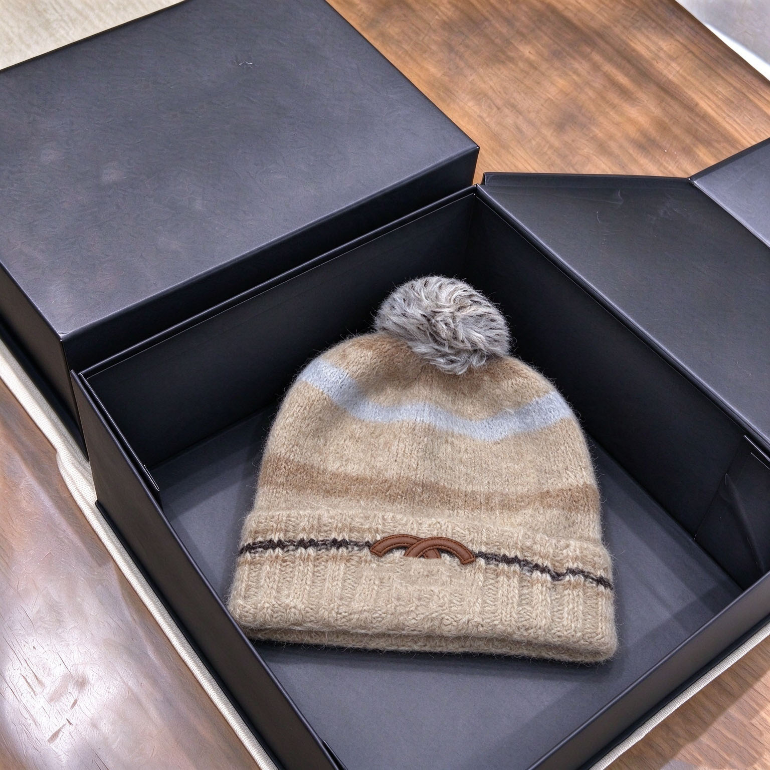 designer beanie for women hat winter wool knitted thread Leather letter logo classic fluffy pom-pom on tophats warm casual simple