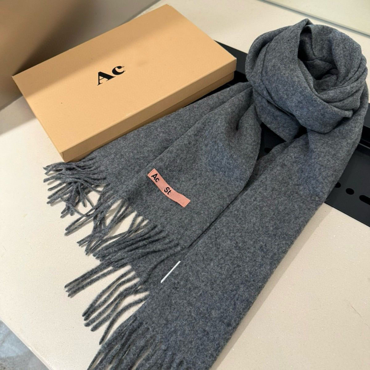 Scarf Designer Luxury Scarf Alpaca Wool Scarf Letter Print Warm Soft Neck Wrap Winter Cold Weather Scarf Versatile Fashion Unisex Scarf for Men Wome