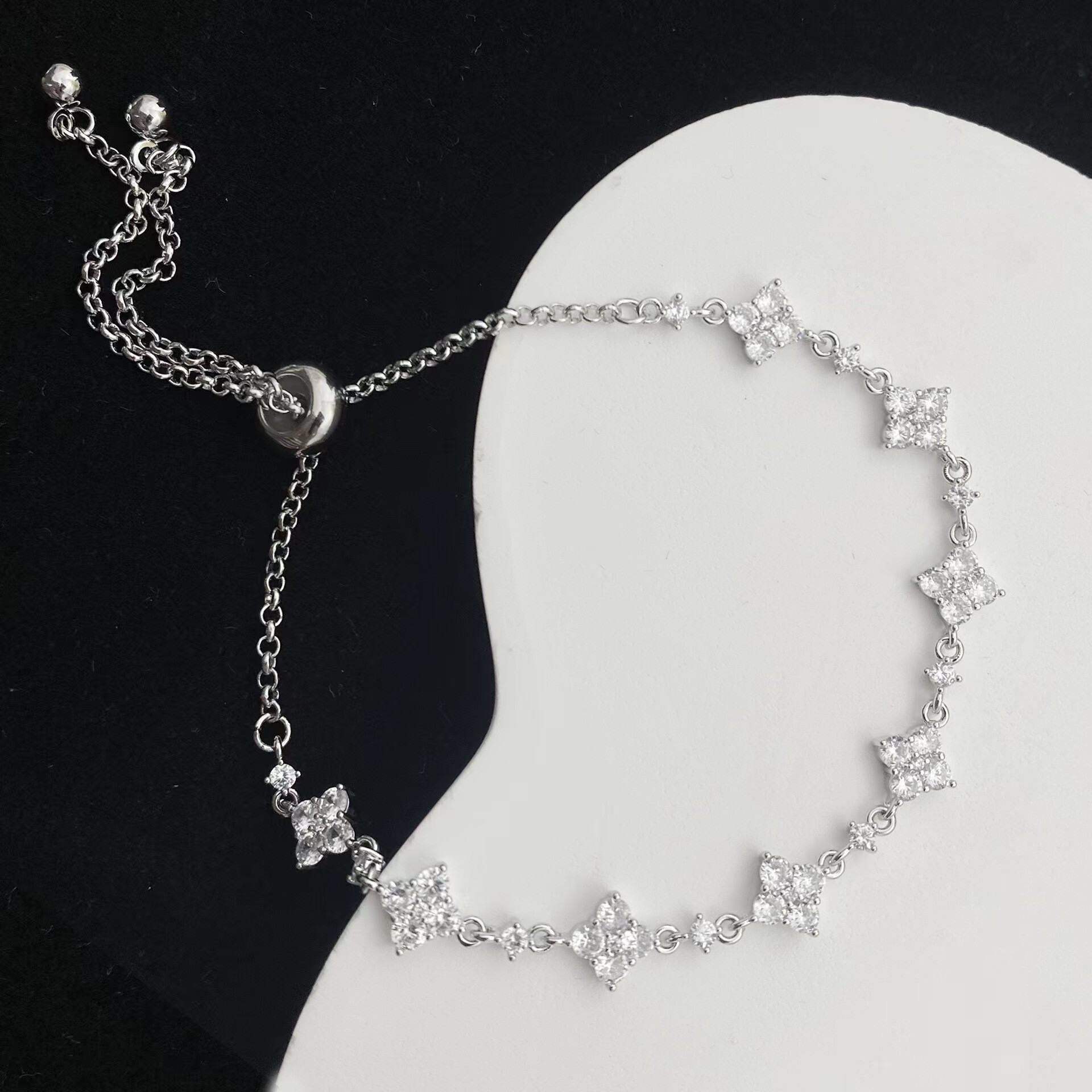 Zircon Four-leaf Clover Bracelet Women Delicate Unique Sophisticated Bracelet