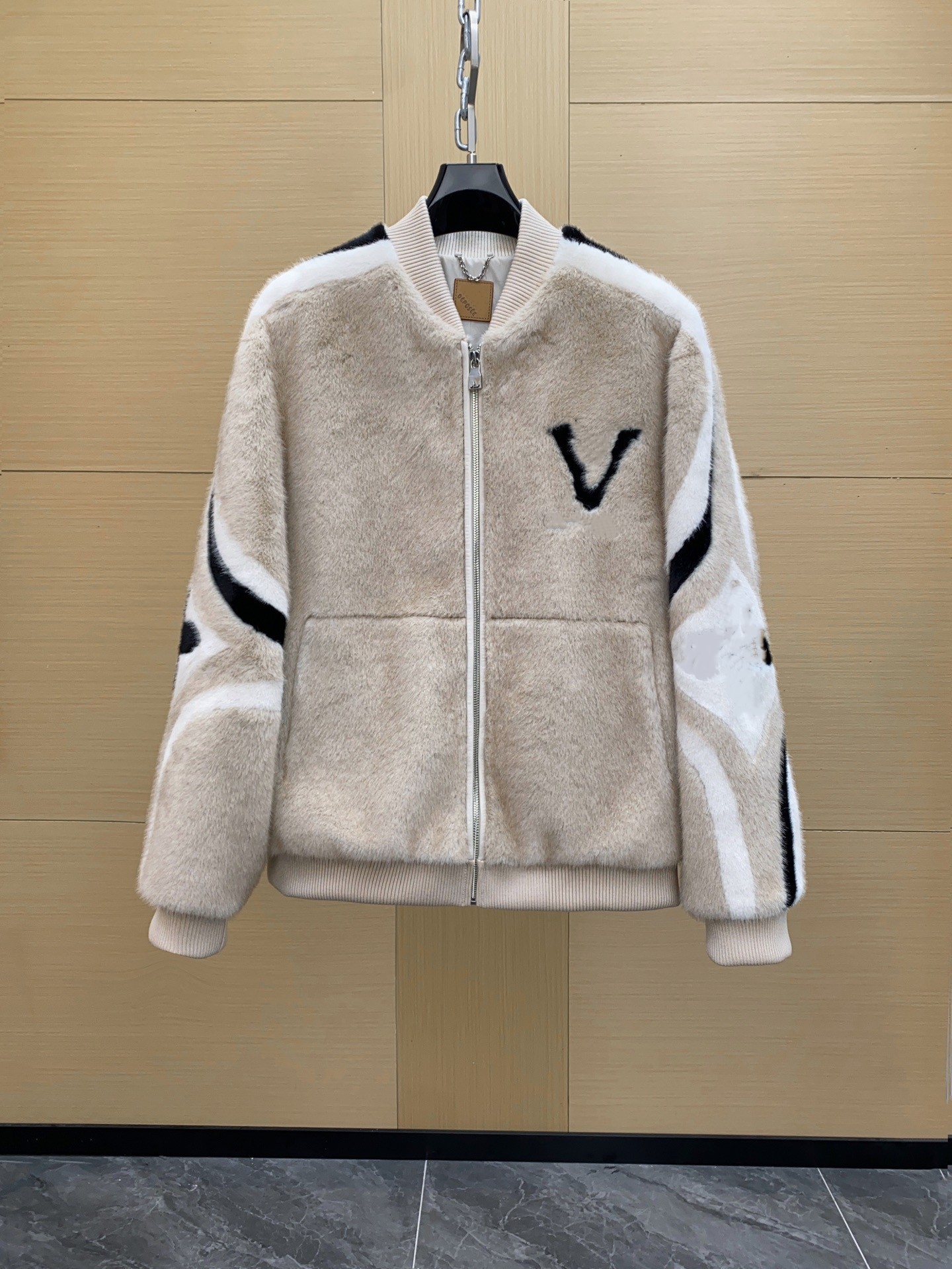 2026 Winter Jacket Designer Faux Mink Fur Baseball Jacket Men Ski Style Warm Fluffy Bomber Coat Color Block Zip Up Luxury Winter Outerwear