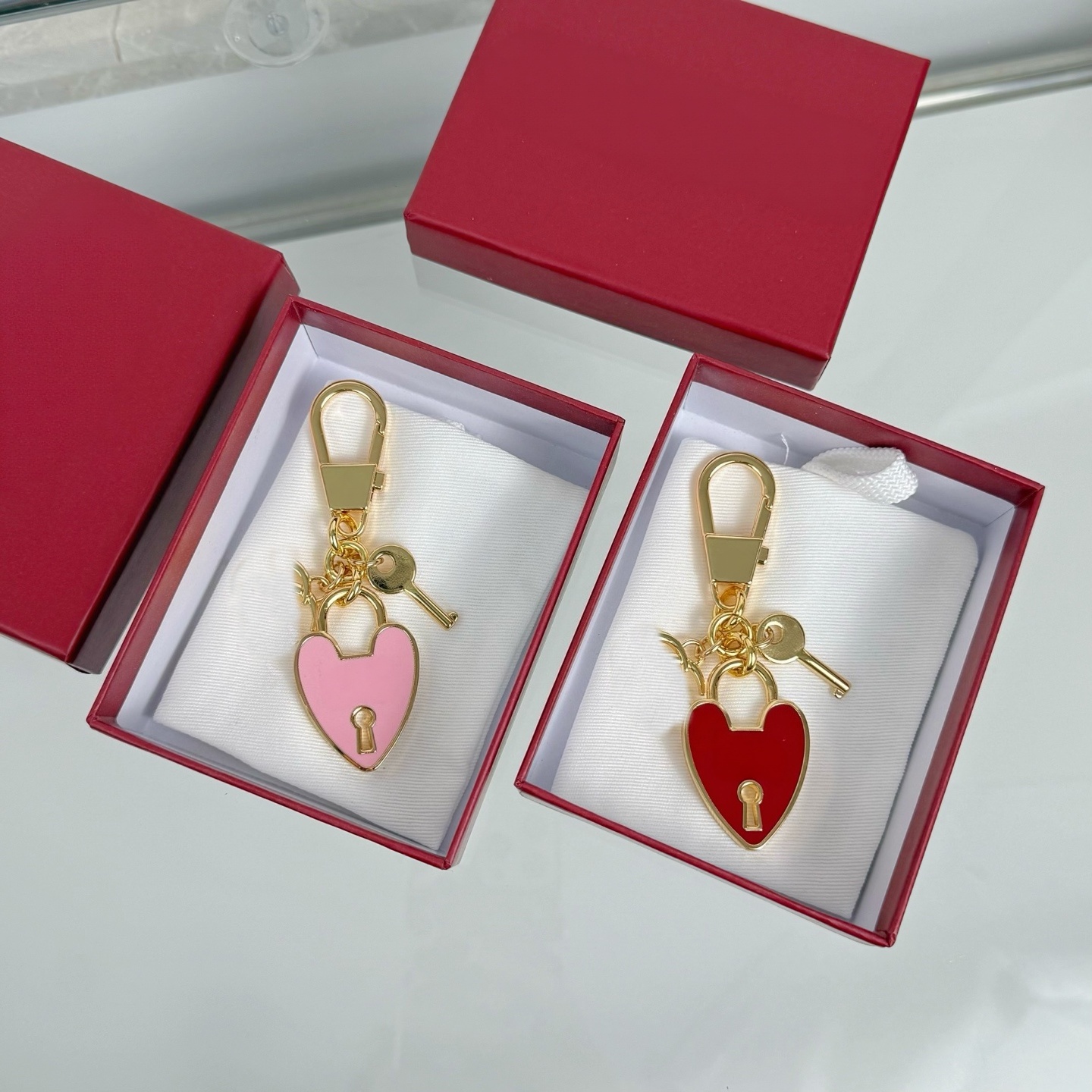 Key Chain Designer Heart Lock Keychain with Small Key Dragonfly Charm Enamel Love Shape Bag Pendant car accessories Luxury Gift for Women Valentine&