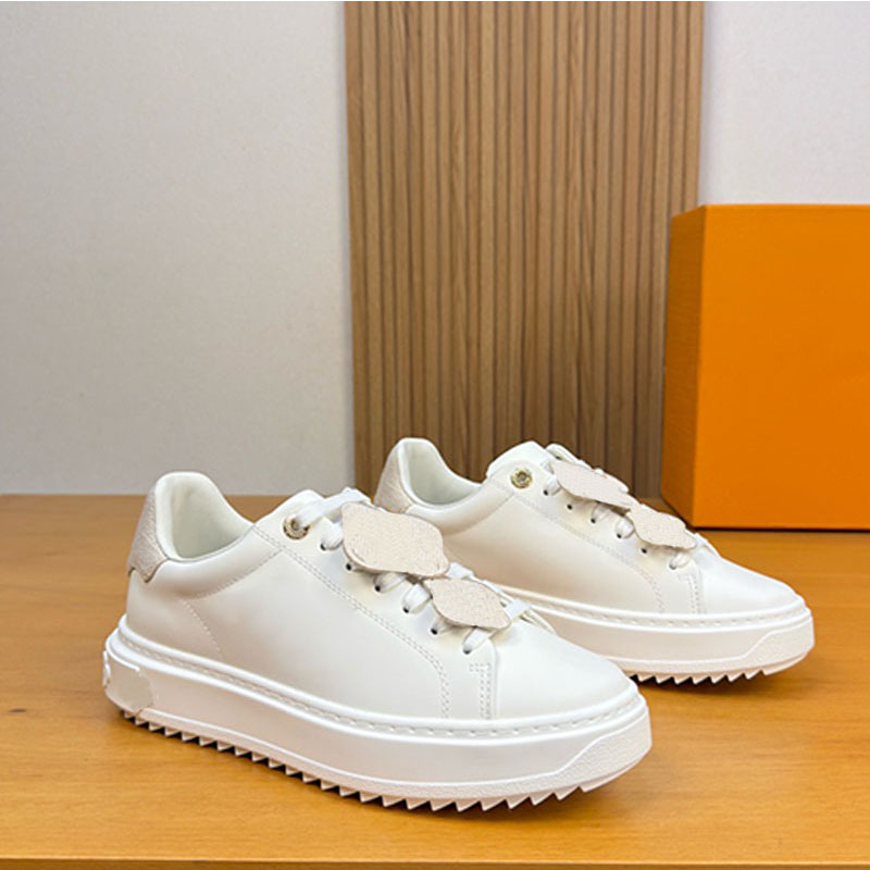 Designer Casual Sneakers Soie Cuir de veau Mode Hommes Femmes Chaussures de sport classiques Semelle antidérapante en caoutchouc