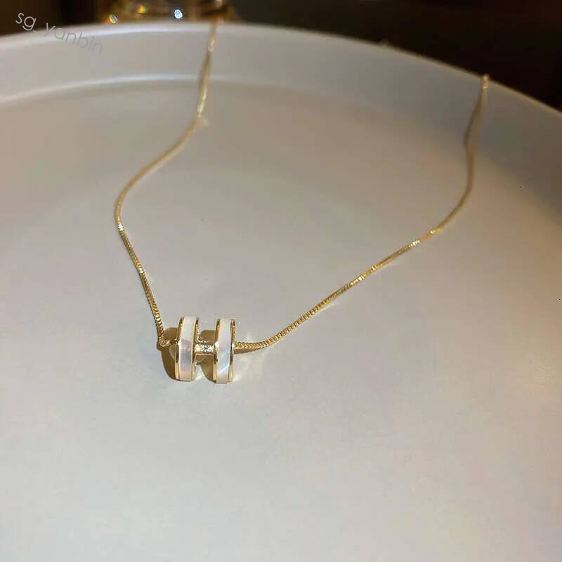 Bijoux de luxe inspiré de la chaîne de clavicule collier de créateur véritable plaqué or zircone lettre pendentif cadeau premium pour votre bien-