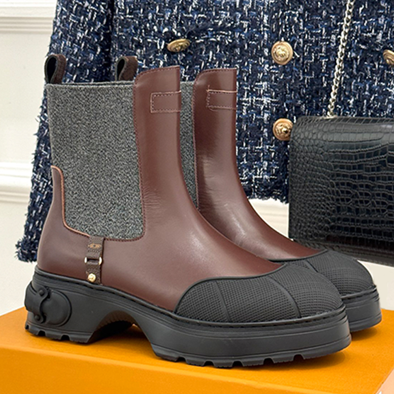 Womens Squad Chelsea Ankle Boots Designers Plain Calf Leather Elastic Side Panels Short Boots 1AKY7O Ladies Trunk Handle Detail Rubber Outsole Round