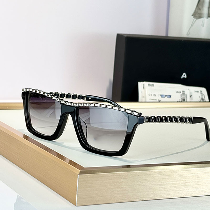 Designer Cat Eye Sunglasses Women Commuting Sunglasses Black Acetate Imitation Pearls Frame Grey Gradient Lens CH5548 Silver Logo Chain Design Legs