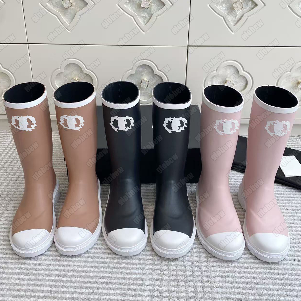 Designer logo rain boots shoes colorwaterproof high boots are suitable for daily outdoor wear in autumn and winter designer shoes essential wellies