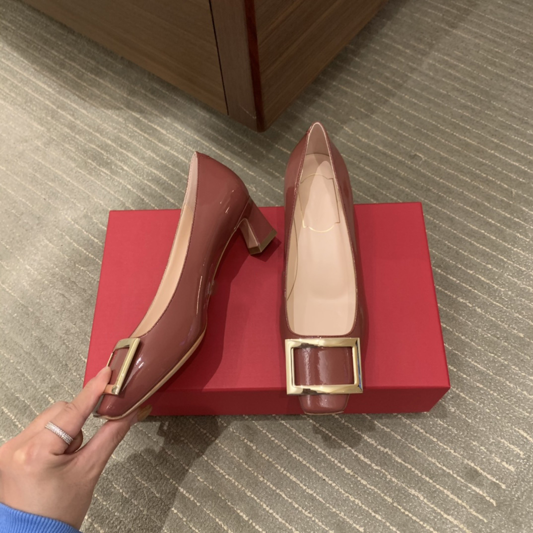 Décolleté da donna di design con punta quadrata, scarpe slip-on in vernice lucida, fibbia quadrata in metallo dorato, tacco obliquo, eleganti calzat
