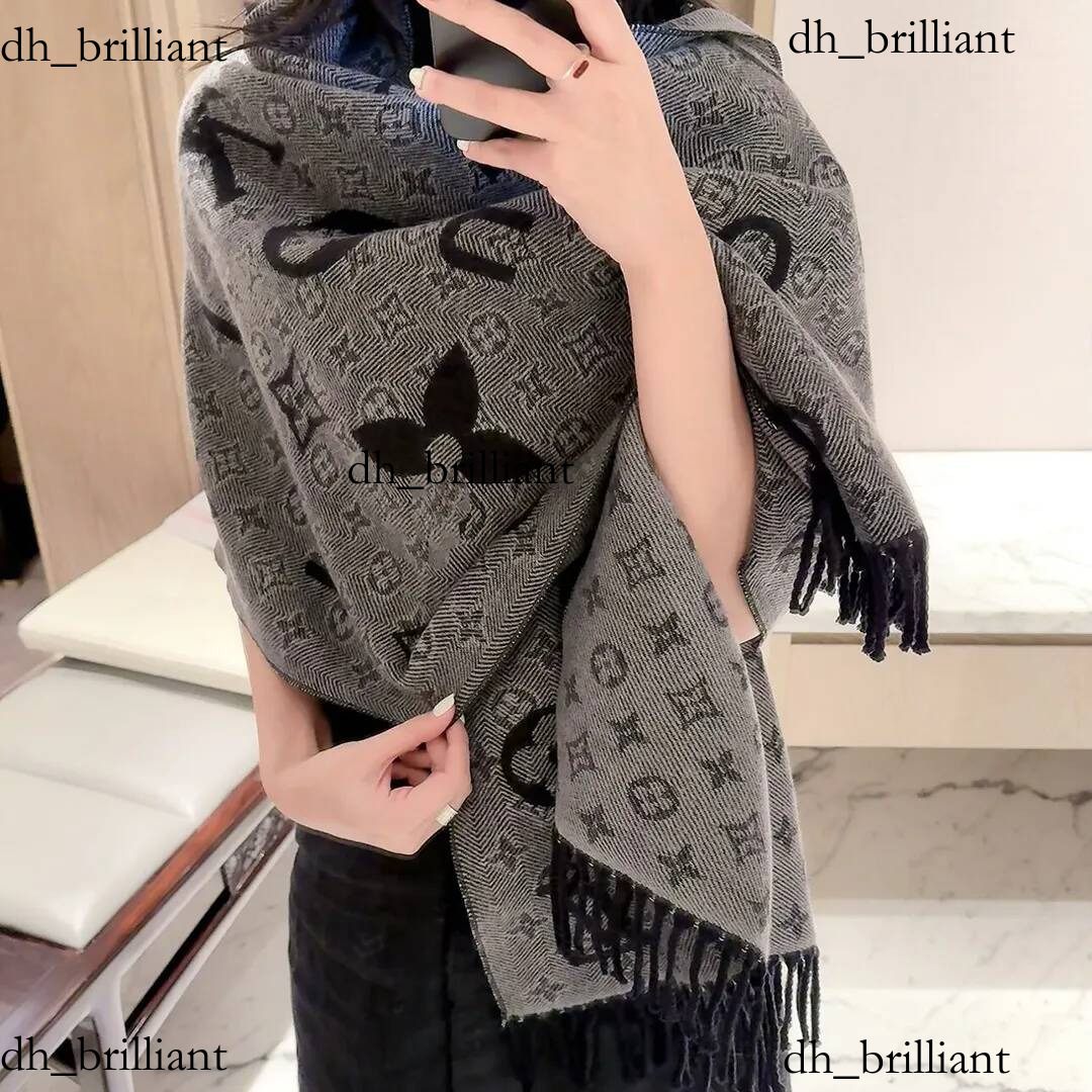 Écharpe de créateur pour femmes, châle chaud, mode, couleurs assorties, fleur pure, tempérament de couleur, pompon de voyage, 12 couleurs, cadeau