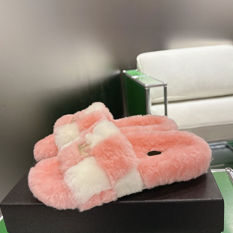Ladies Slides Womens Fluffy Slide Designer Metal Decoration Casual Shoes Travel Vacation Flat Shoes Luxury Brand Round Head Open Toe Non Slip Outsol