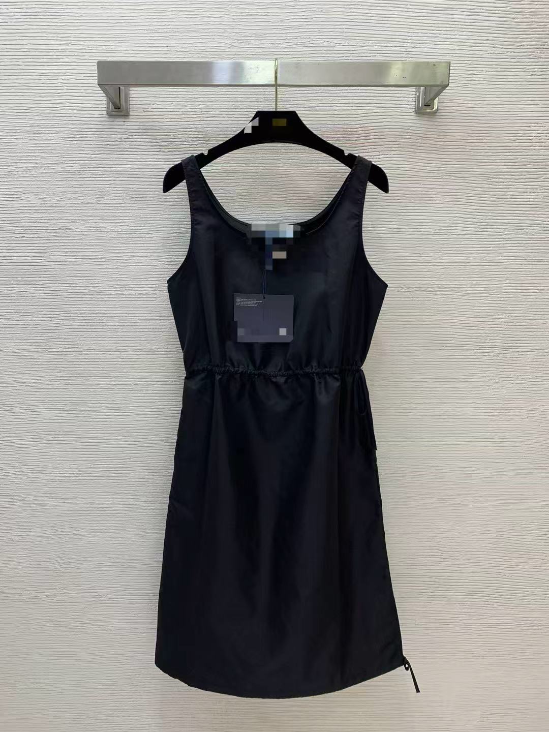 2026 Black Triangle Logo Women Dress Milan Runway Sleeveless Tank Dresses Designers 102890