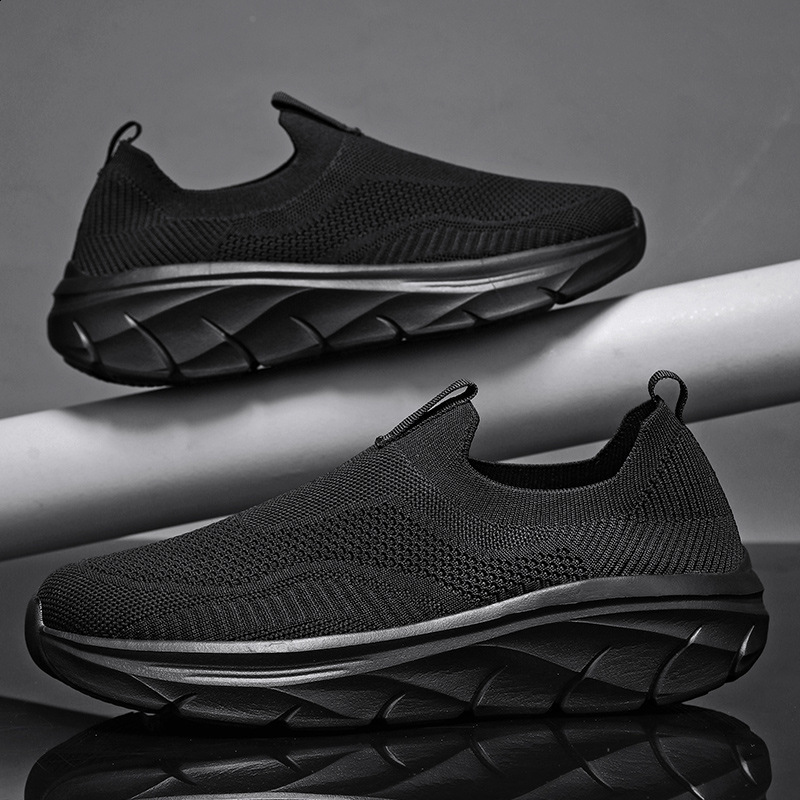 Scarpe casual da uomo traspiranti Scarpe da passeggio maschili leggere per esterno Scarpe da ginnastica da uomo antiscivolo Slip on Flats Scarpe vul