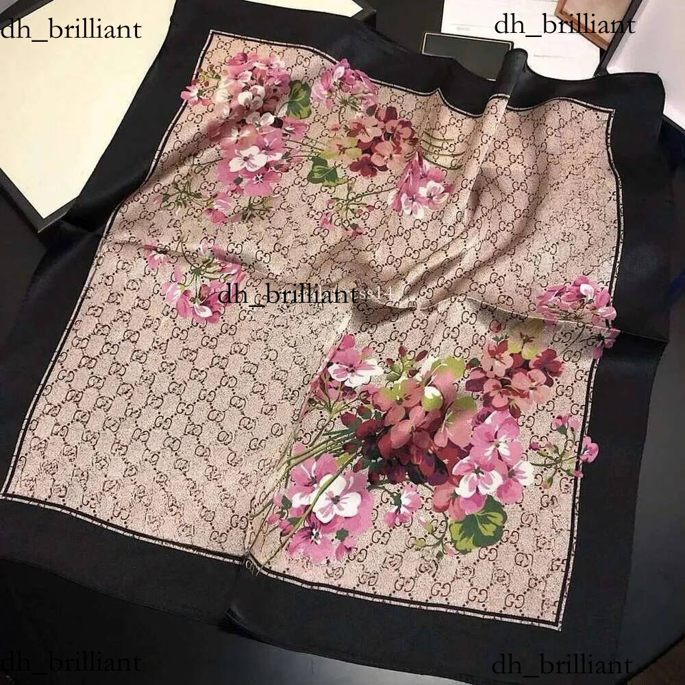 Designer gg Letters Print Silk Scarf shawl Lightweight Square Satin Head Wrap Medium Headband Shawl Classic neckerchiefs High quality fashion access