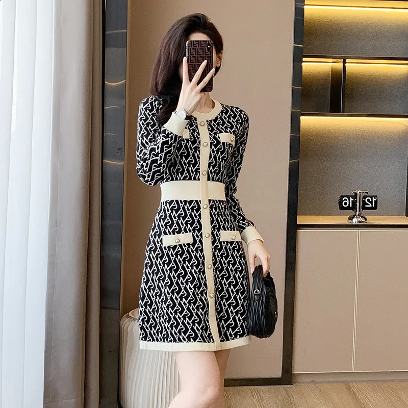 Wxw0928 printemps et automne à manches courtes robe tricotée femme rond cou simple coffre mini-robe élastique pull haute taille A-ligne 240902