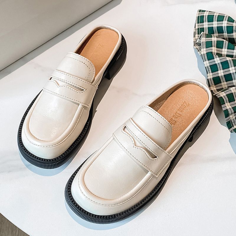 2025 Chaussures en cuir mate massif dames flipps larges moustilles à orteil fermé femme smoottes d'été basse talons en caoutchouc diapositives fe
