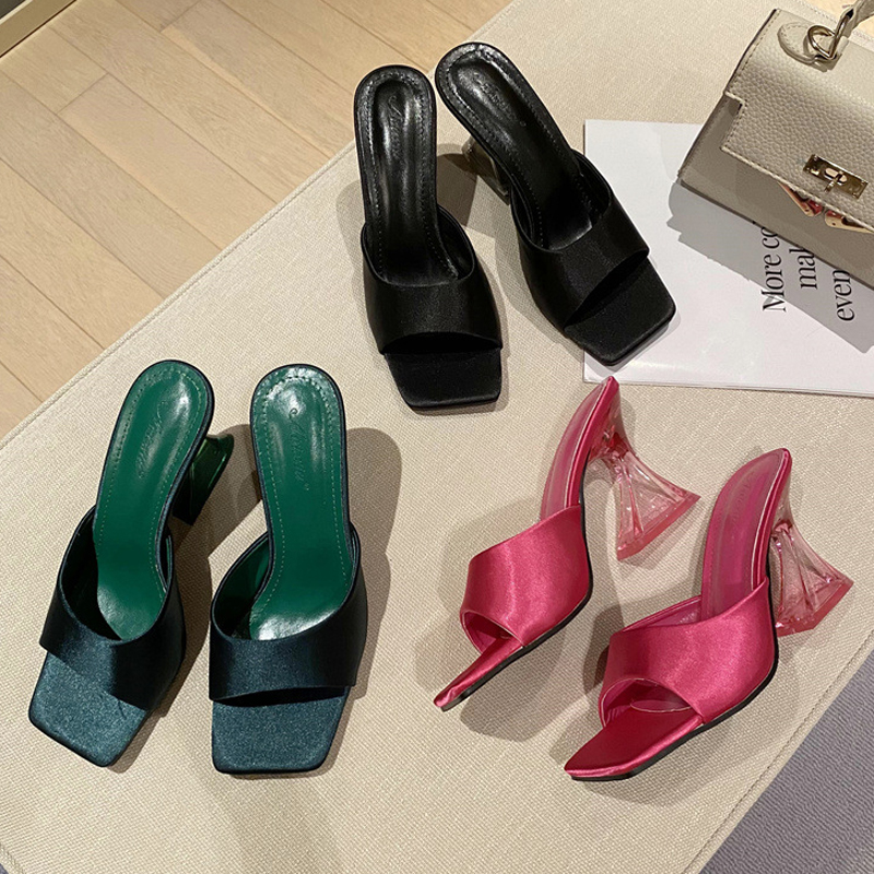 2025 Chaussures en soie Femme Strange High Heels Slippers Corpède Open Toe Sandales Femme Fête du soir Tlides transparentes Hee E14F