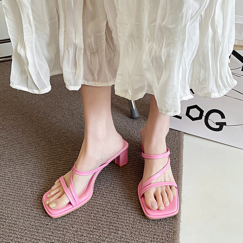 2025 Nouveau été rose étroit pantoufles femmes femmes hautes hautes chaussures Socle en cuir sandalias mujer extérieur D4A0