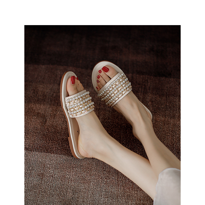designer coincer les pantoufles pantoufles femmes chaînes de métal à talons plats flip ps noir / beige perle en cuir sandalias mu 0cff