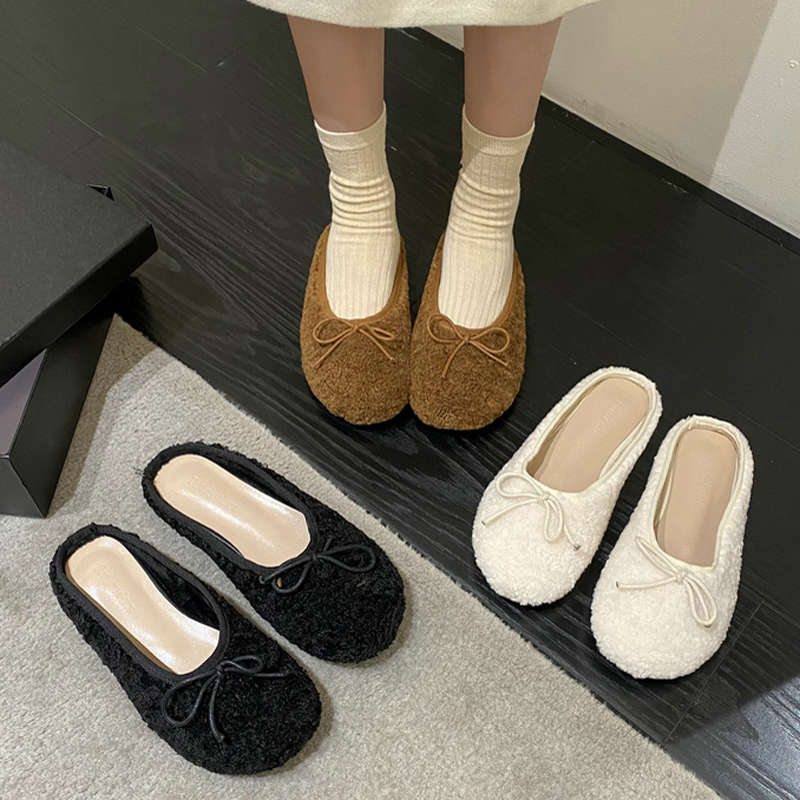 2025 Toe rond Bowtie Slippers Femme Chaussures en laine blanche Plans fourrure Tabi Ninja Panteflas Mules Coton Muis de coton Lambool Slid Adc2