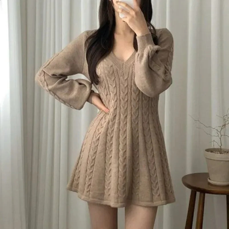 Femme solide mini robe y2k une ligne évasée manches longues en tricot de base de base d'automne hivernale chic vintage robe 240902