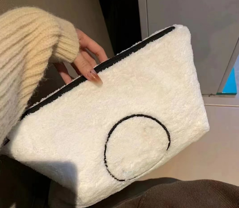 Designer Womens MakeUp Bag Luxury Cosmetic Bag Down Cotton Zipper Toiletry Bags Lady Fashion Cosmetic Pouch Toiletry Kits Brand Make Up Bag