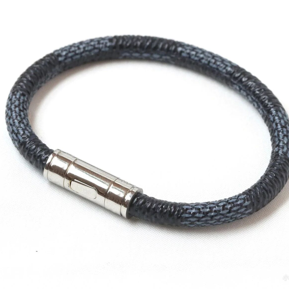 Bracelet de créateur en cuir célèbre Keep Womens Designer Bangle Blong de luxe Simple Luxury Black Plaid Mens Fashion Ornements Couple Creative T