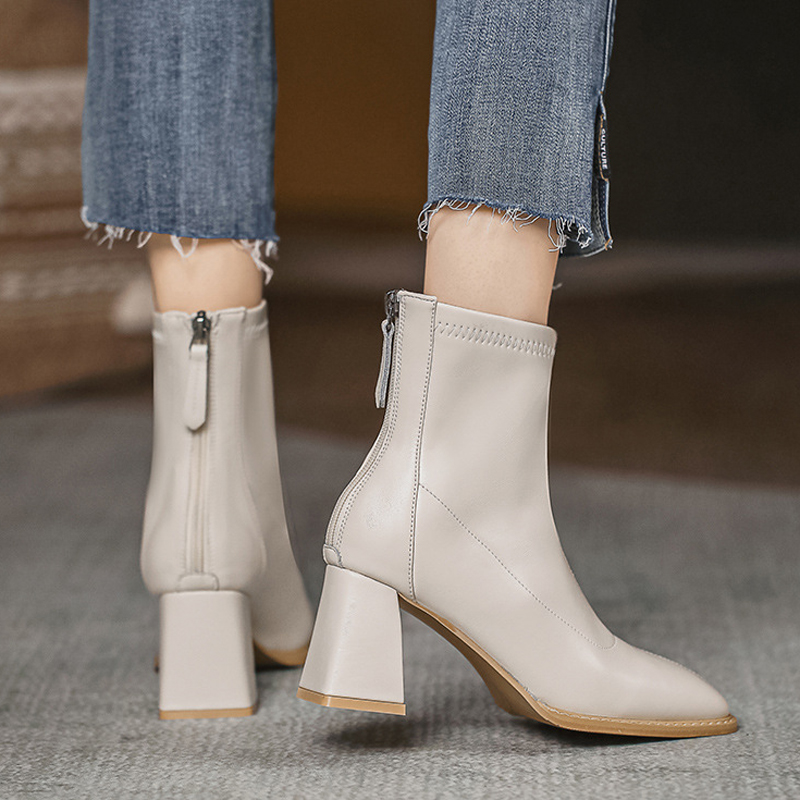 2025 Boots en cuir solide de base Femme 7cm Chunky High Heels Botte Femme Hiver Ankle Botas Ladies chaussures Chimney 48A0