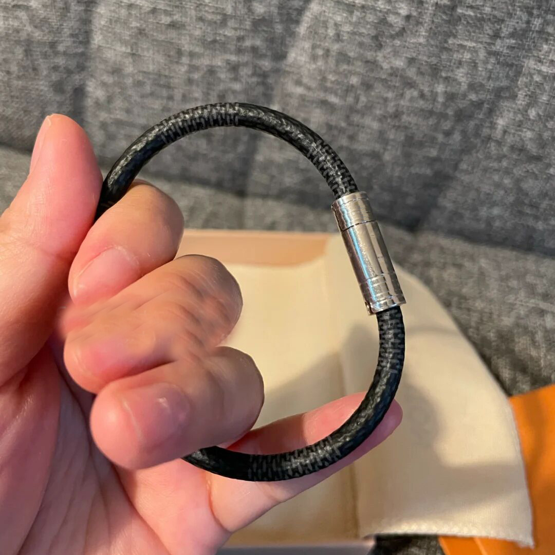 Mens nice novelty luxury active relax designer plated silver metal buckle charms solid leather letter simple bangle bracelet jewelry woman zl138